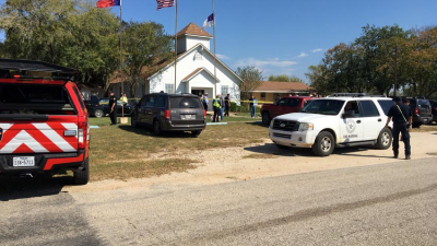 Al menos 25 muertos en tiroteo en iglesia de Texas