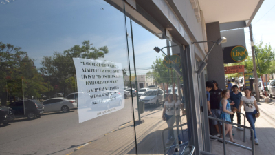 Los bancos y el correo se plegaron al paro nacional de la CGT por la reforma previsional