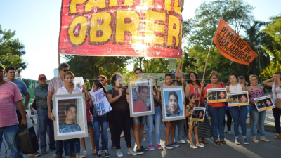 Familiares y amigos marcharon pidiendo por la aparición del joven Elvis Benítez