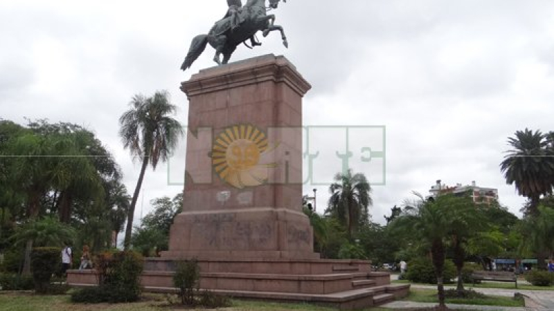 Ratas en el monumento a San Martín