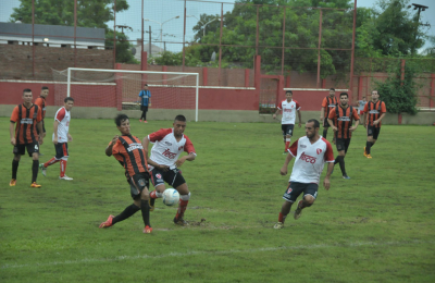 Estudiantes sacó chapa en su debut 