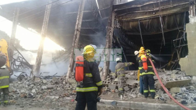 Las paredes del local de Ribeiro derrumbadas tras el voraz incendio