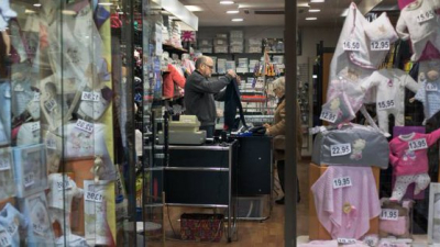Las ventas en comercios minoristas bajaron 1% en enero, según la CAME