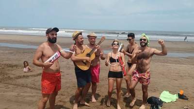 Sudor Marika llega por primera vez a Resistencia y reabre el patio Kandanga