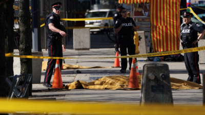 Una camioneta embiste a una decena de peatones en Toronto