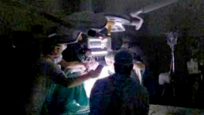 Médicos del Hospital de Niños de La Plata debieron terminar una operación alumbrándose con celulares