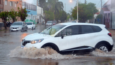 Intensa lluvia y fuertes tormentas eléctricas en Villa Ángela