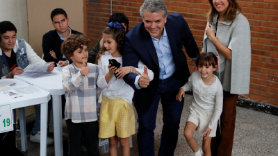 Duque encabeza las elecciones presidenciales que tendrán balotaje en Colombia