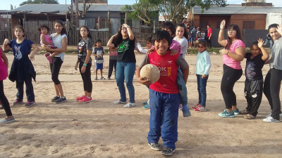 Estudiantes con fuerte compromiso social llevan adelante proyecto solidario en merenderos del Gran Resistencia
