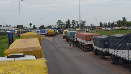 CAMIONEROS-AL-PARO.jpg