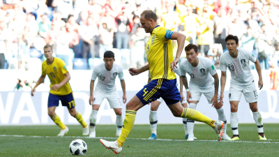 Suecia venció a Corea desde los doce pasos y por el VAR