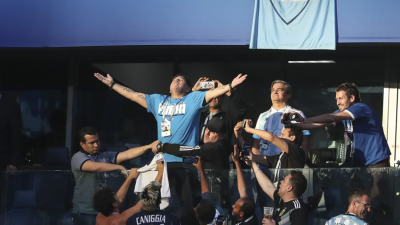 FIFA: "Maradona es único, pero él también debe mostrar respeto en los estadios"
