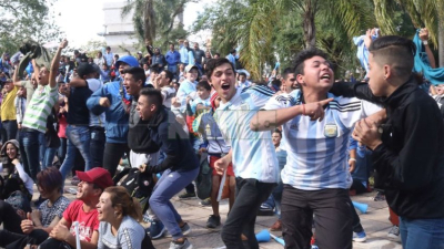 Los hinchas chaqueños siguen paso a paso Argentina-Francia