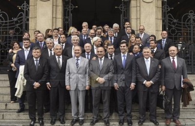 Las provincias piden fondos adeudados antes de negociar el ajuste con la Nación