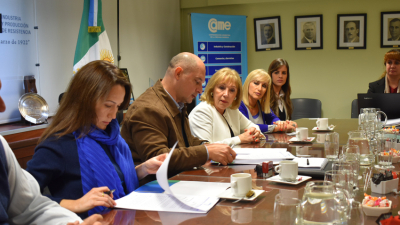 La Universidad de la Cuenca del Plata firmó un convenio marco con la Cámara de Comercio