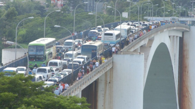 Militares paraguayos agredieron a un pasero por no pagar doble coima