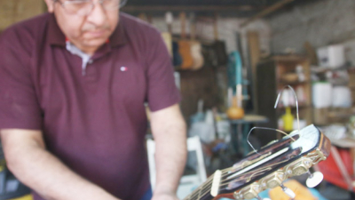 El último lutier y una guitarra rara