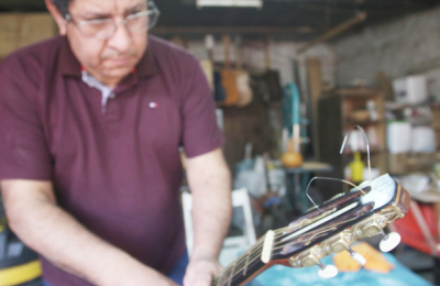 El último lutier y una guitarra rara