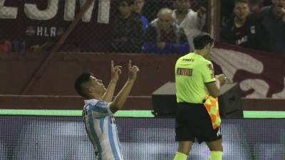 Racing logró su cuarta victoria consecutiva y recuperó el liderazgo de la Superliga