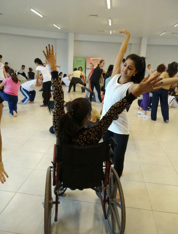 <p>"Las alas del alma": taller de  danza inclusiva. 06-05-13. <strong>Fabián Maldonado/Norte.</strong></p>