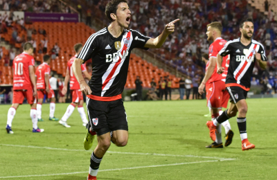 River concentrado a la espera del rojo