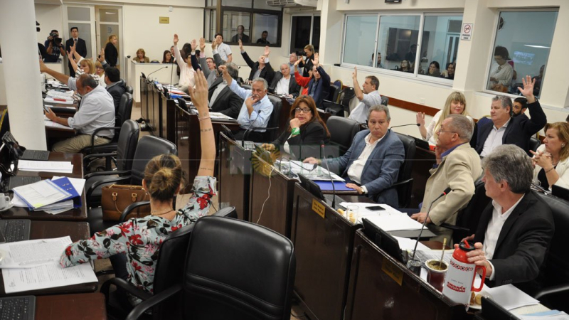Sobre tablas, diputados repudiaron un decreto que incorporó a 81 policías