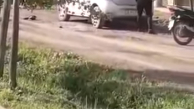 Barranqueras: una mujer fue hasta la casa de su exesposo y rompe a palazos su auto