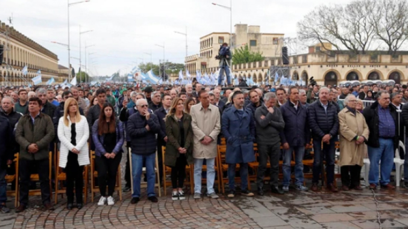 Moyano encabezó la marcha a Luján y la Iglesia resaltó la dificil situacion social