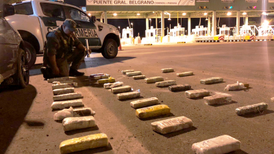 Incautaron más de 25 kilos de marihuana en el puente General Belgrano
