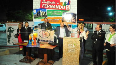 Qué noche Teté: encuentro exitoso en la subasta de los perros Fernando