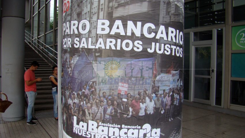 Bancarios de entidades públicas paran este viernes en todo el país
