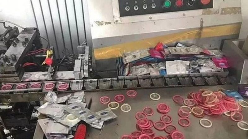 China: una banda reciclaba preservativos para la venta