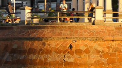 Un muro de la Costanera de Corrientes se desmorona