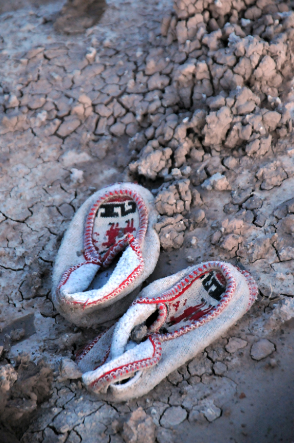Zapatillas abandonadas en un basural de Barranqueras. 14-05-2018. Jorge Punky Flores