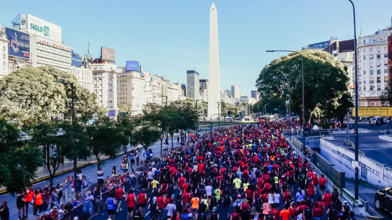 Martín Méndez y María Luz Tesuri festejaron en la San Silvestre Buenos Aires