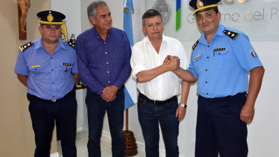 Distinguieron al policía que rescató a un hombre del río Negro