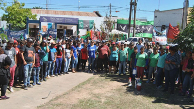 Continúa el acampe de movimientos sociales contra el aumento de la luz