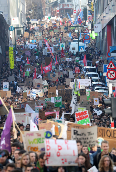 2019-02-14T111438Z_1208176209_RC1BAAD4FD70_RTRMADP_3_BELGIUM-CLIMATECHANGE-PROTEST-STUDENTS.JPG