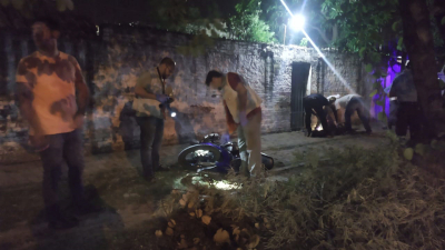 Un motociclista murió al chocar contra una pared del Patio Chamamecero