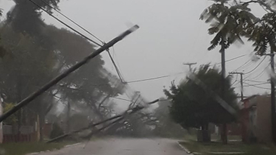 General San Martín sin luz: el viento arrasó el tendido eléctrico