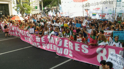 Miles de mujeres marcharon en Plaza de Mayo por el #8M
