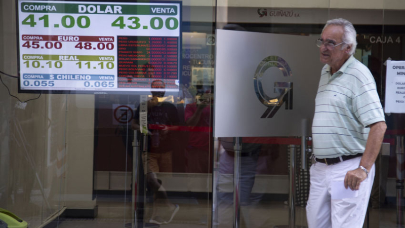 El Banco Central volvió a subir la tasa a niveles históricos pero el dólar no cede