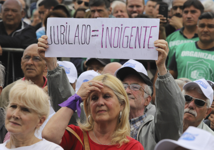 jubilado protesta.jpg