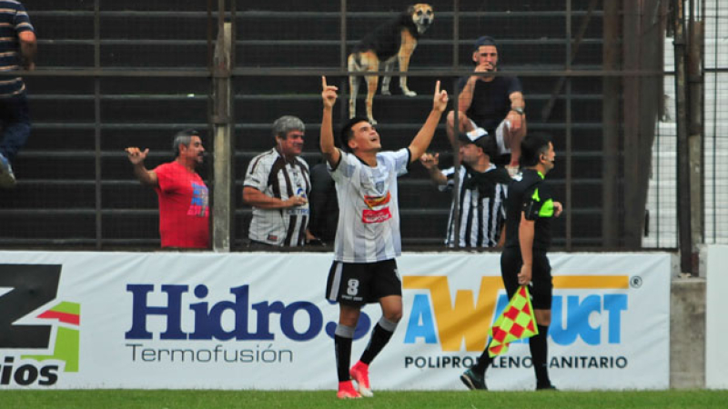 For Ever avanzó con autoridad ante Estudiantes