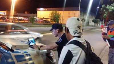 Cuatrocientas motos controladas y tres personas con solicitud de captura