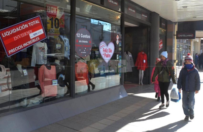Comercios en crisis: cierran locales y apelan al “achique”