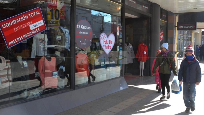 Comercios en crisis: cierran locales y apelan al “achique”