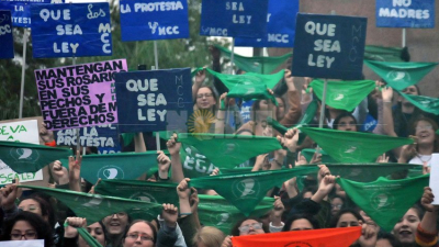 “Pañuelazo” en Resistencia: importante apoyo a la presentación del proyecto de ley IVE