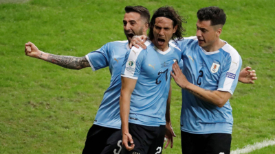 Uruguay goleó a Ecuador y se perfila como candidato
