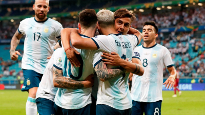Argentina venció a Qatar 2 a 0 y pasó a Cuartos